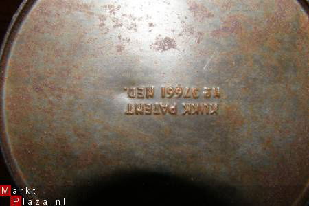 Oud uitgeklopt blikje met Nederlands PATENT. Zie foto's. - Afbeelding 2