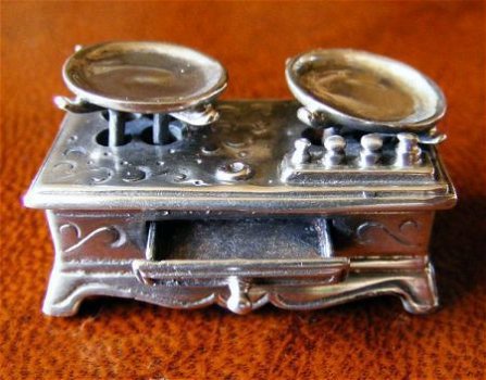 Zilveren miniatuur van kruideniersweegschaal - 1