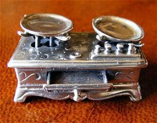 Zilveren miniatuur van kruideniersweegschaal