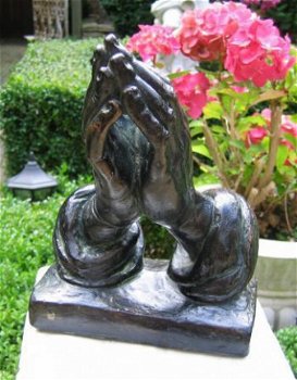 Sculpture biddende handen - 1