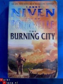 The Burning City- L.arry Niven & J. Pournelle (engelstalig) - 1