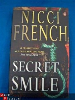 Secret smile - Nicci French (Engelstalig) - 1