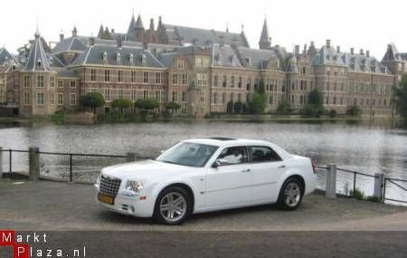 Trouwauto - Parelmoer witte Chrysler 300C - Den haag - 2