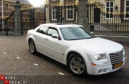 Trouwauto - Parelmoer witte Chrysler 300C - Den haag - 4