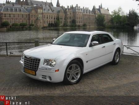 Trouwauto - Parelmoer witte Chrysler 300C - Den haag - 5