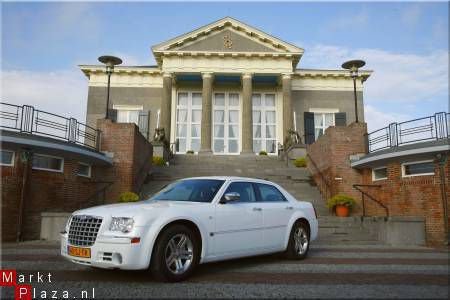 Trouwauto - Parelmoer witte Chrysler 300C - Den haag - Afbeelding 8