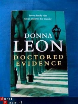 Doctored evidence - Donna Leon (engelstalig) - 1