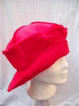 hippe hoed rood torentje red hat pet baret in grijs en paars - 5