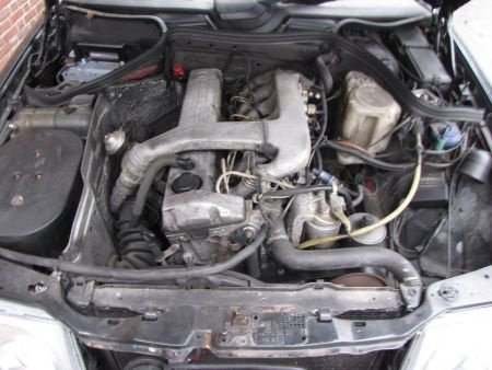 Mercedes 300 coupe turbo diesel voor onderdelen sloopauto - 1