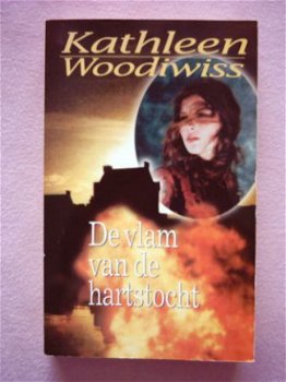 Katleen Woodiwiss De vlam van de hartstocht - 1