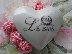Porseleinen hartdoosje van "Le Bain"