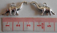 Bedel dinosaurus 27 x 14 mm.