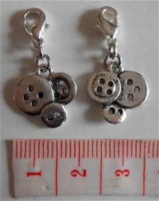 Charm knoopjes 15 x 14 mm.