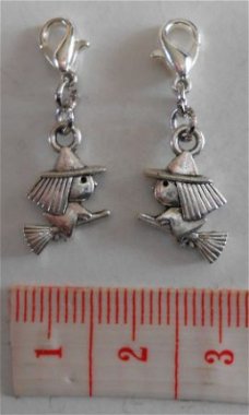 Charm heksje 16 x 11 mm.