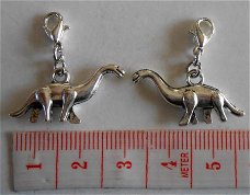 Charm dinosaurus 27 x 14 mm.