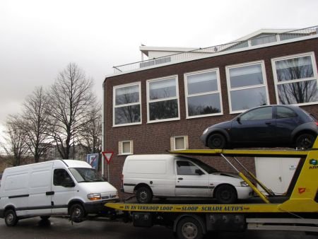 Auto naar de sloop brengen Bel Sloopauto inkoop Den haag - 1