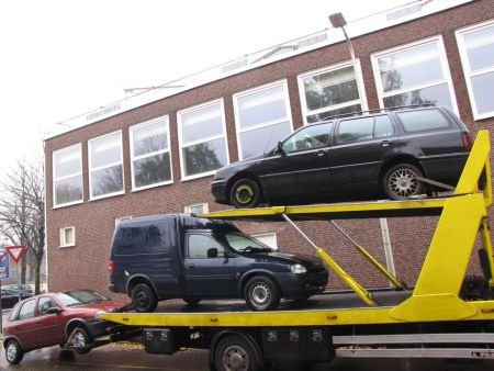 Auto naar de sloop brengen Bel Sloopauto inkoop Den haag - 1