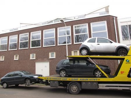 Auto rijp voor de sloop Bel ons Sloopauto inkoop Den haag - 1