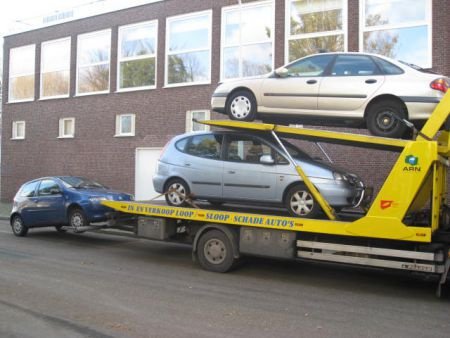 Auto rijp voor de sloop Bel ons Sloopauto inkoop Den haag - 1