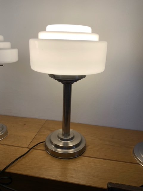 Art deco Gispen tafellampen. Twee traps glas lamp met punt - nr. 1