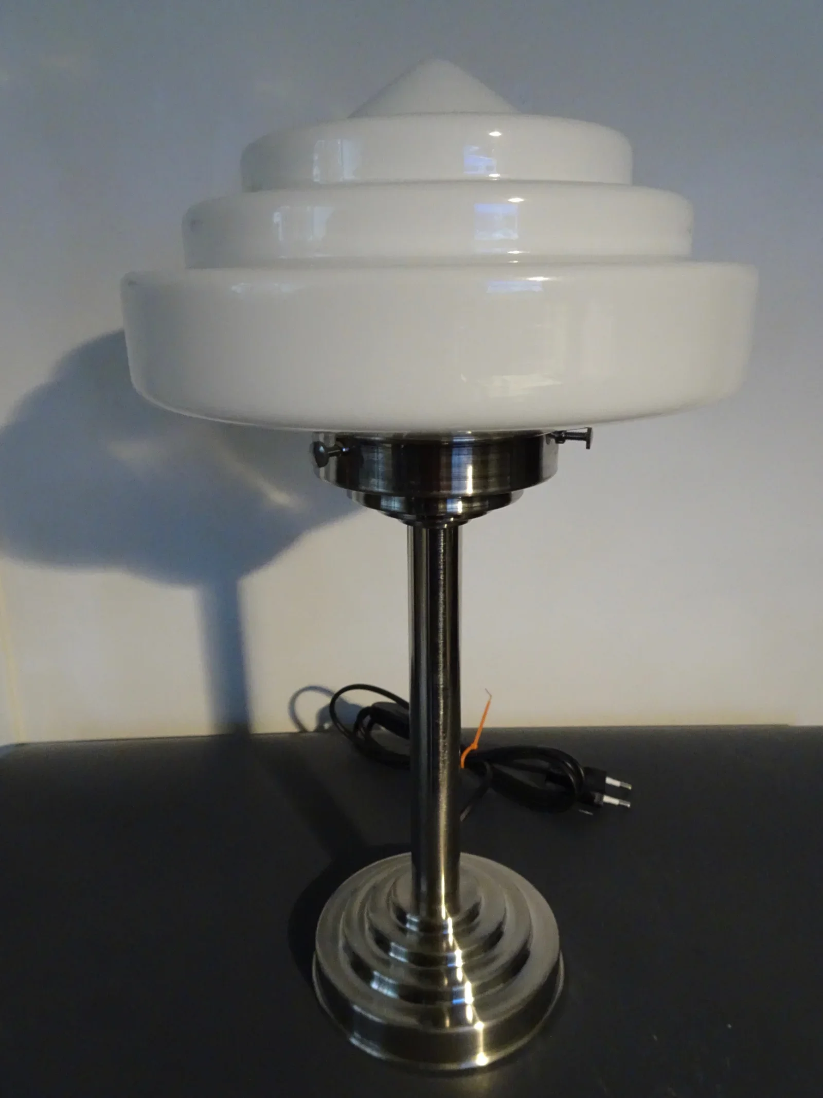 Art deco Gispen tafellampen. Twee traps glas lamp met punt - Afbeelding 2