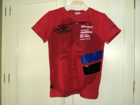 We rood shirt met grote print maat 110/116 - 1