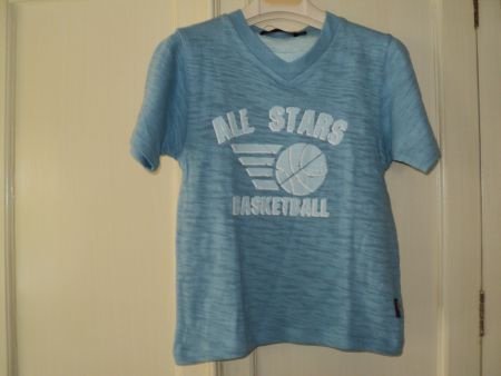 Name it lichtblauw v-hals basketball shirtje 104/110 nieuw - 1