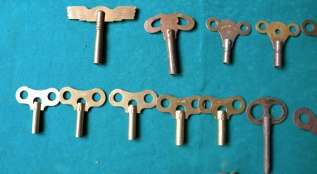 Oude, antieke en nieuwe kloksleutels no 1. - 2