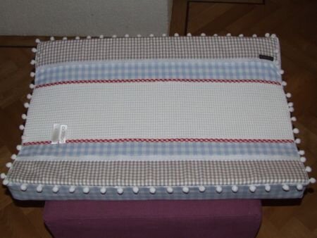 ''Olleke" aankleedkussenhoes oa. roomseven stof va. €34,95 - nr. 1