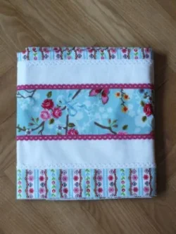 Ledikantlakentje PIP Chinese blossom blue met kantjes €24,95