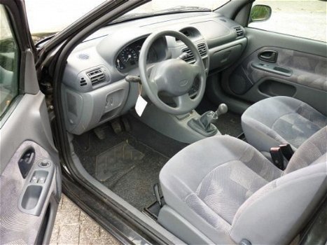 Renault Clio - 1.6 rxe stuurbekr. Nette staat - 1