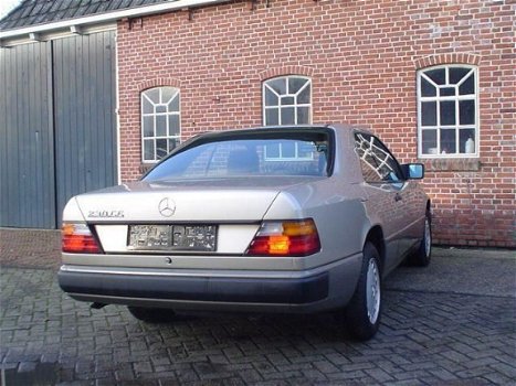 Mercedes-Benz 230 - 200-300 230 ce coupe eerste eigenaar.weinig km - 1