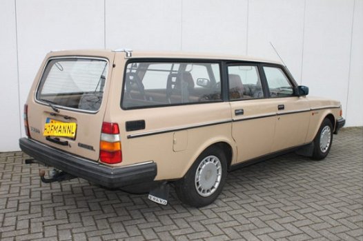 Volvo 240 - Diesel met Overdrive - 1