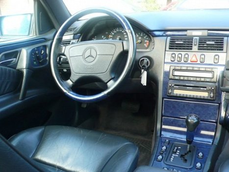 Mercedes-Benz E-klasse - 420 V8 Aut Designo Collectors Item - 1