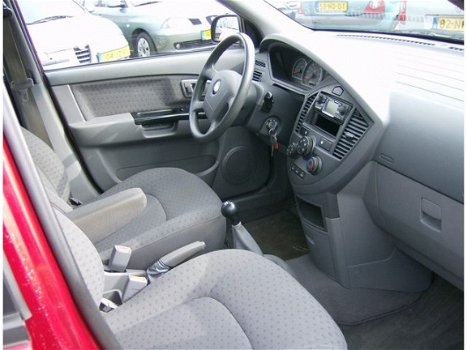 Kia Carens - 1.8 16v LX nieuwe koppeling - 1