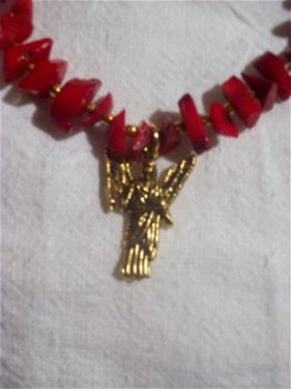 armband bloedkoraal met gouden engel rood koraal met goud - 3