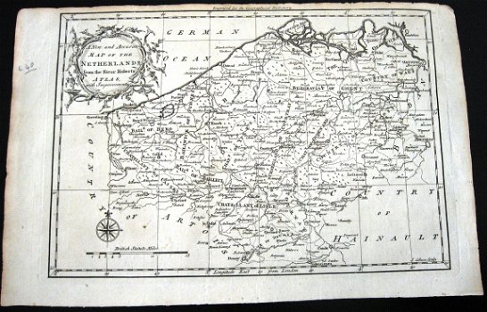 K7/8 Kaart New and Accurate Map of the Netherlands 18e eeuw België - 1