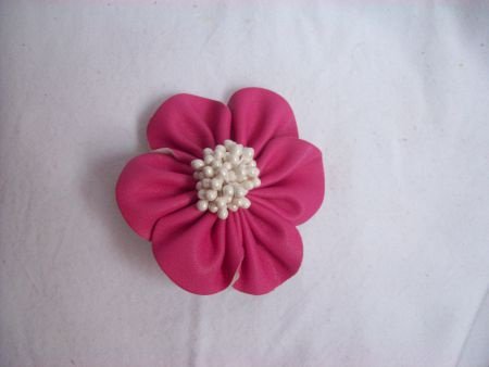 mooie leren bloem als corsage en broche fuchia - 1