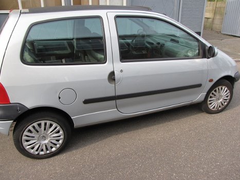 Plaatwerk Renault Twingo Sloopauto inkoop Den haag - 2