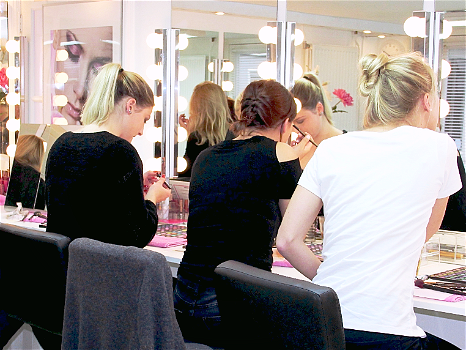 VISAGIEWORKSHOP. BEAUTY UITJES, MAKE-UP THEMA NAAR KEUZE - 7