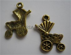 bedeltje/charm baby:kinderwagen klassiek goud - 19x14 mm