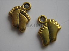 bedeltje/charm baby:voetjes goud -11 mm:15 voor 0,75