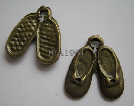 bedeltje/charm baby:babyschoentjes brons - 17x16 mm - 1