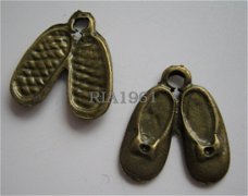 bedeltje/charm baby:babyschoentjes brons - 17x16 mm