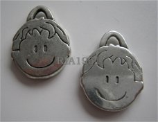 bedeltje/charm kind:jongens kopje 2 - 21x15 mm (ZWAAR)