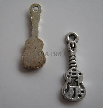 bedeltje/charm muziek:gitaartje - 20x7 mm:10 v.0,75 - 1