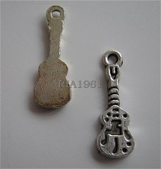 bedeltje/charm muziek:gitaartje - 20x7 mm:10 v.0,75