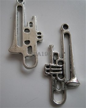 bedeltje/charm muziek:trompet (plat) - 33x14 mm - 1