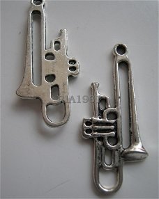 bedeltje/charm muziek:trompet (plat) - 33x14 mm
