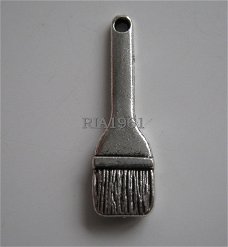 bedeltje/charm gereedschap:verfkwast - 25x7 mm